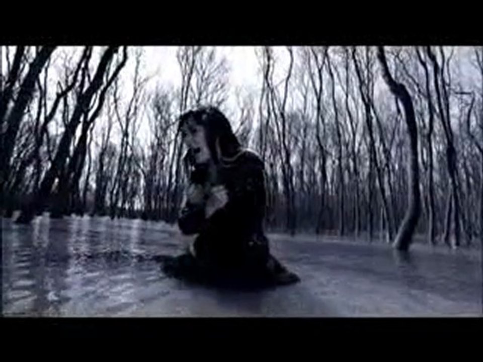 Özlem Tekin ~ Yatağım Boş Klibi