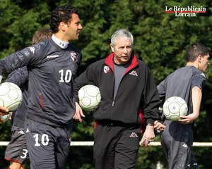 Les supporters du FC Metz derrière Joël Muller