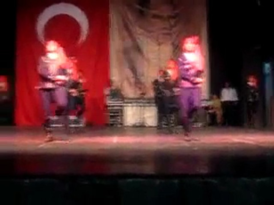 Ardanuç Gençlik Merkezi Halk Oyunları Ekibi /www.artvinliyiz