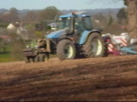 laboure+semi de maïs 2010 a brecey(50) (la suite)