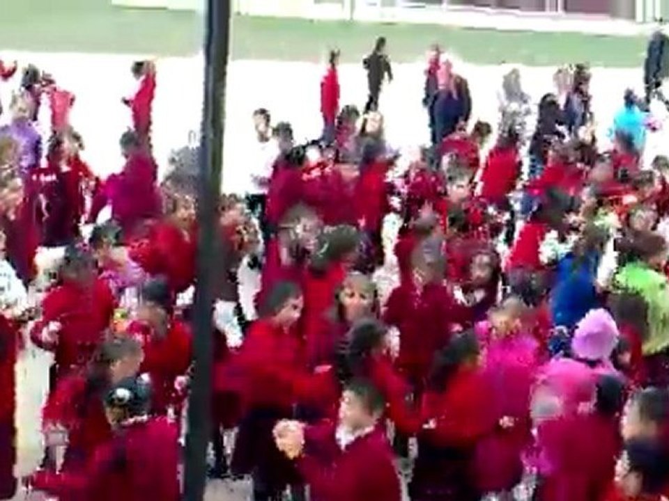 NIVEA Menergy - enerji dolu öğrenciler