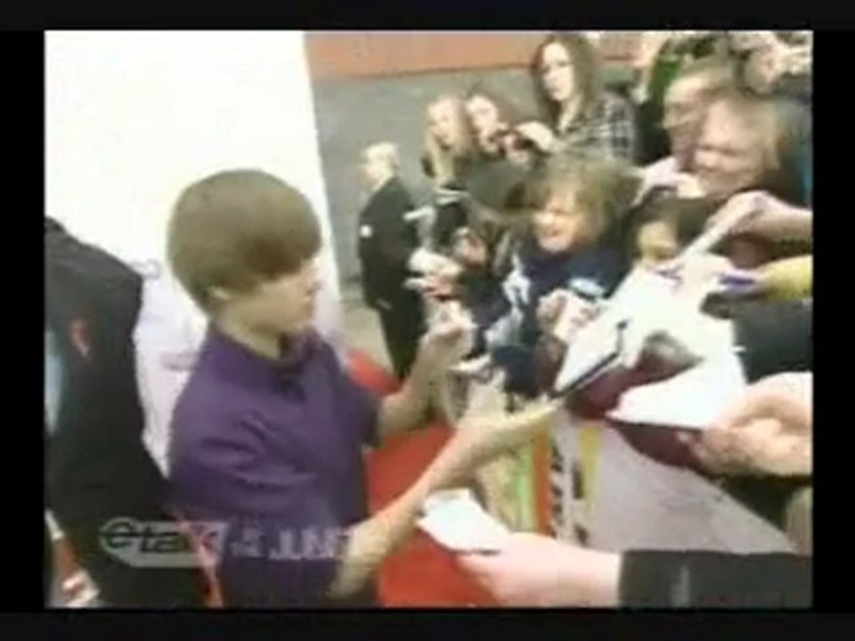 Justin Bieber - eTalk at 2010 Juno Awards (4/19/10)