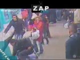 Spinge donna contro il metrò: arrestato