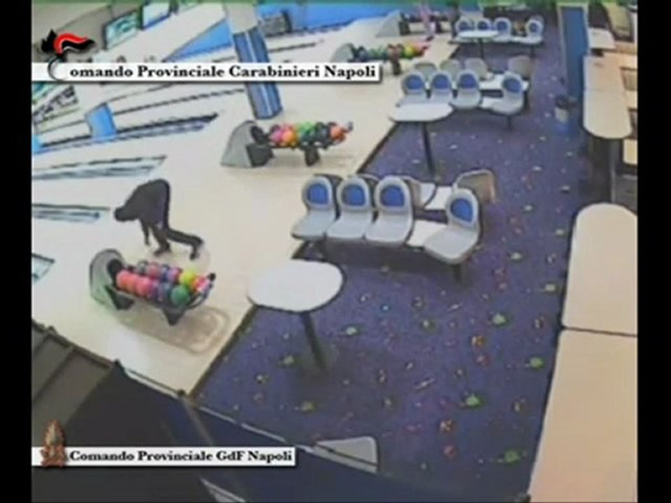raid punitivi della camorra in un bowling e sala giochi