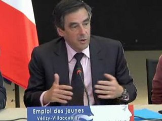 Fillon visite Peugeot Citroën