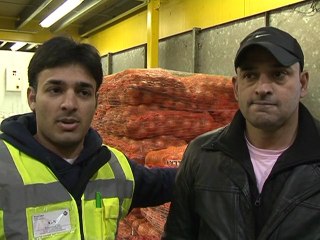 Sur un marché londonien, les étals en manque de fruits exotiques