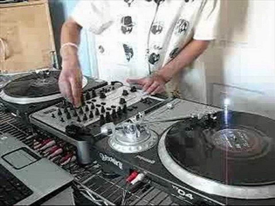 Dj kadir.trnc ft. Demet Sağır Oğlu KINALI BEBEK (remiX)