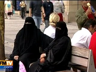 Interdiction de la burqa : une loi applicable ?