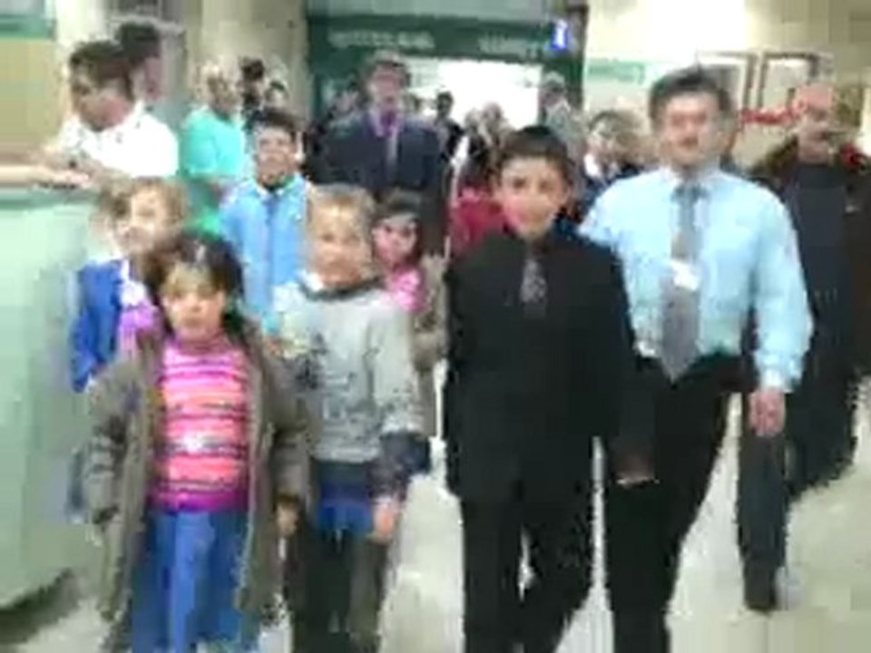 Öğrenci sevisi kaza yaptı
