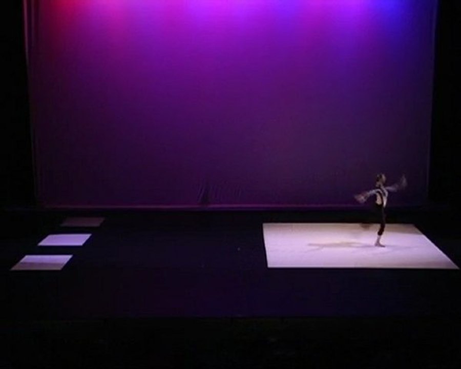 Solo Dark Lines / Red Softness