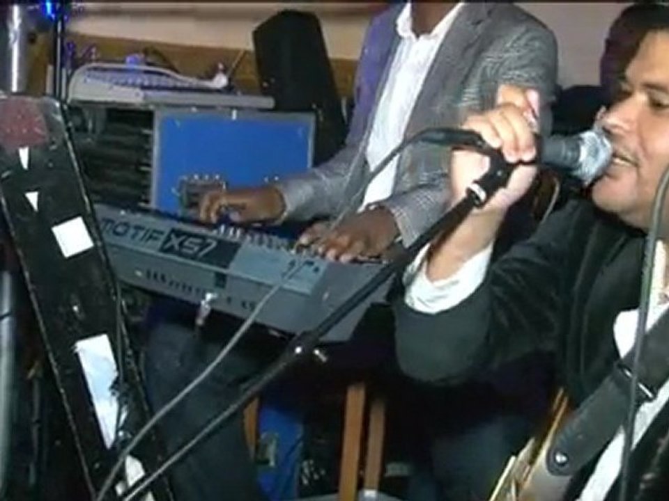 ARLY LARIVIERE "Loving U" ACOUSTIC (April 2010)