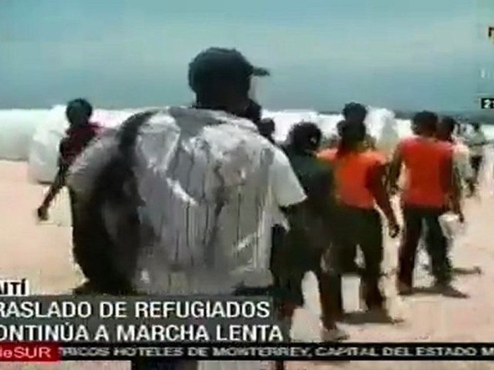 Lento traslado de damnificados en Haití