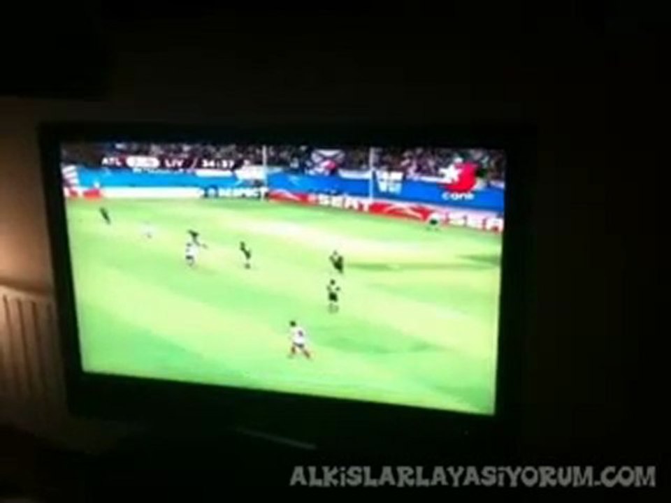 Ertem Şenerden Büyük Gaf - Yerden S.kim Gibi Bir Şut