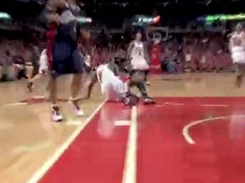 Luol Deng goes around LeBron James and gets the nice up and