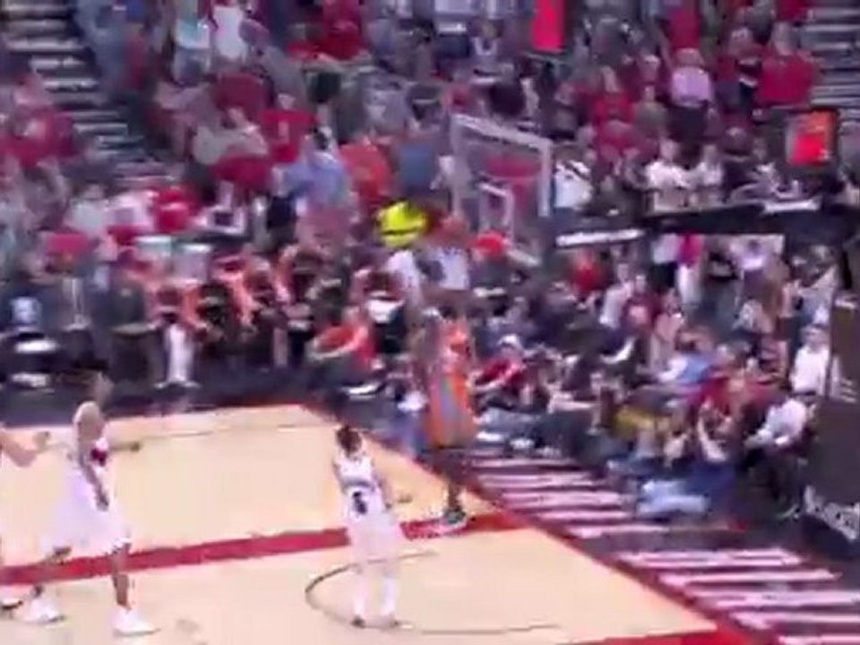 Steve Nash alley-oop to Jason Richardson.