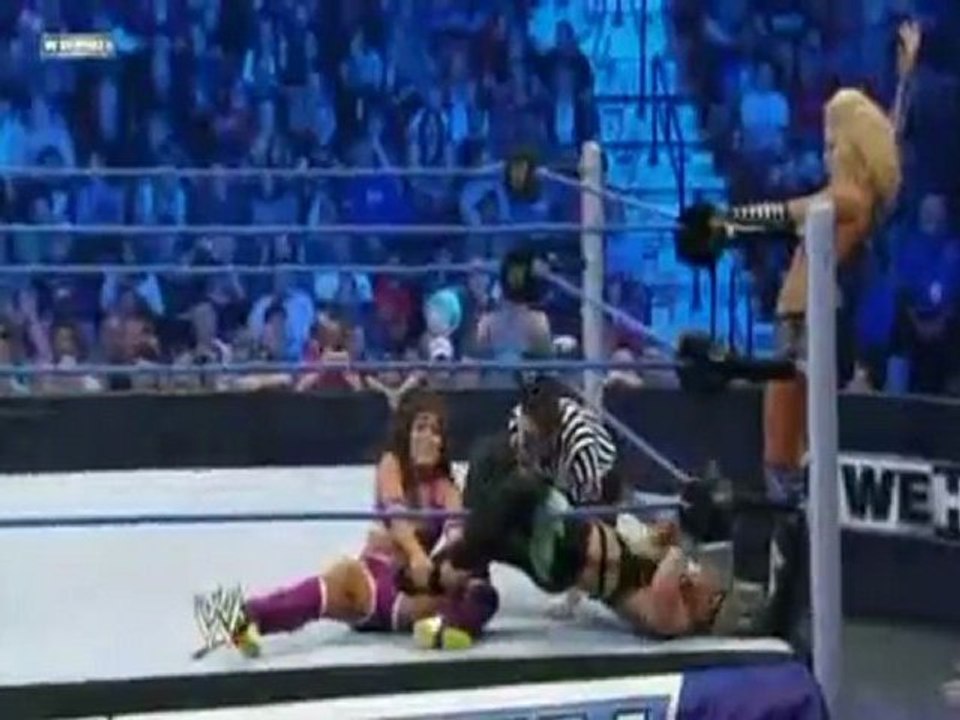 Beth Phoenix & Mickie James vs. Michelle Mccool & Layla [HQ]