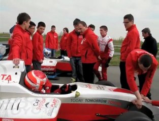 Onnaing : Des jeunes testent leur voitures chez Toyota