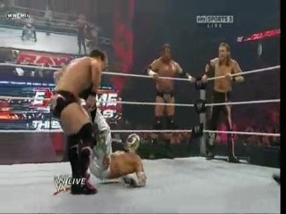 Triple H & Edge & Rey Mysterio vs Cm Punk & Gallows & Y2J
