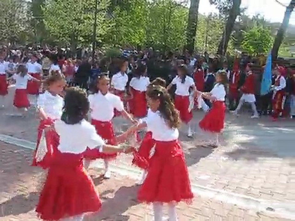 Üsküp 23 Nisan- Candan ERÇETİ ramo ramo