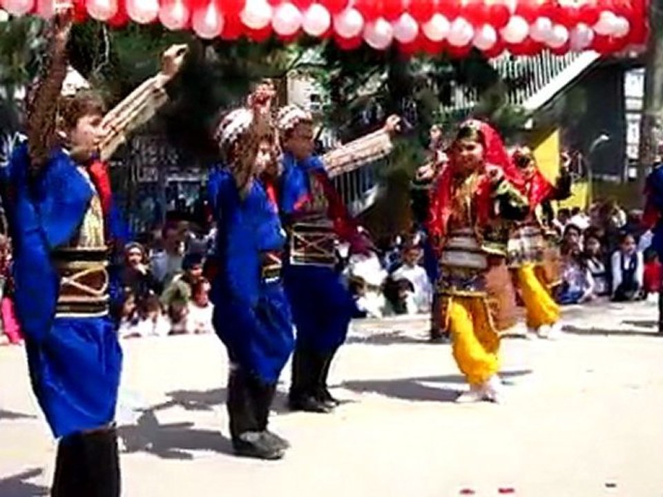 4-E SINIFI 23 NİSAN GÖSTERİSİ