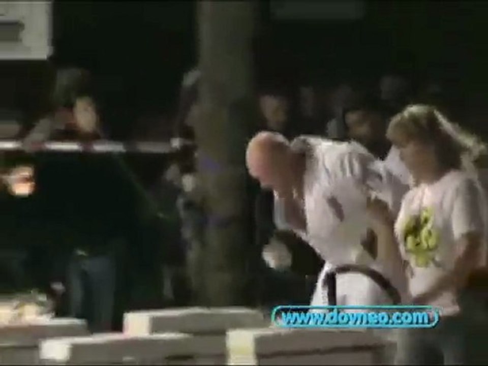 Casser des briques au poing a la chaine