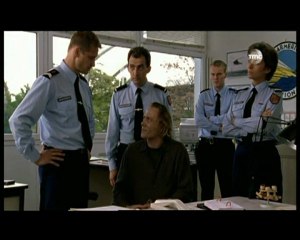 Une femme d'honneur, Mort en eaux troubles