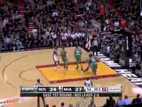 Dwyane Wade throws a wonderful pass to Dorell Wright, who fi