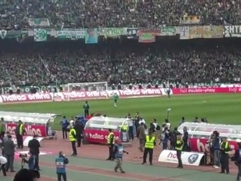 Οι τερματοφύλακες του ΠΑΟ βγαίνουν για ζέσταμα