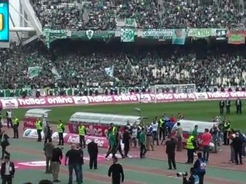 Oι παίκτες του ΠΑΟ μπαίνουν στο ΟΑΚΑ