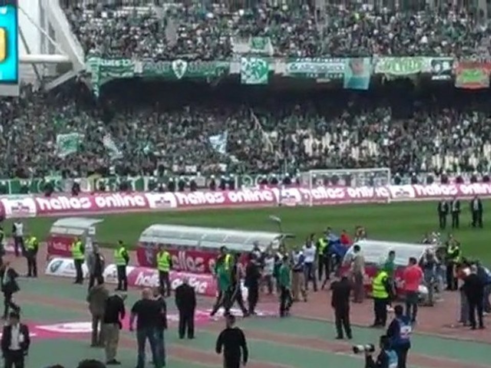 Oι παίκτες του ΠΑΟ μπαίνουν στο ΟΑΚΑ