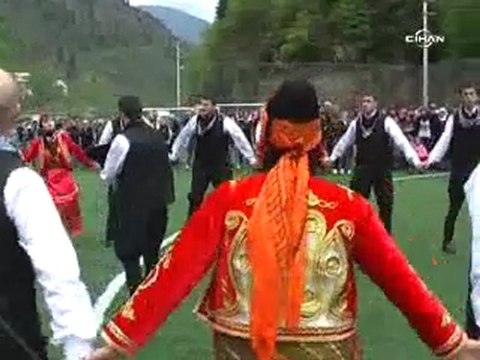haberkaradeniz.net-Çamlıhemşin Köyler Arası Horon Yarışması