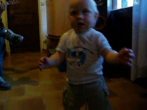 Mathis qui marche depuis aujourd'hui