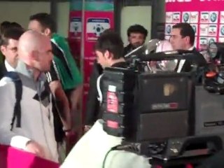 Νίνης και Τζόρβας με το Κύπελλο μετά τον τελικό