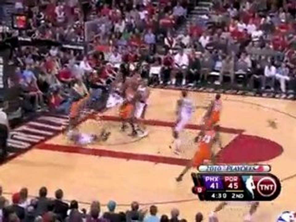 Amar'e Stoudemire Block  Brandon Roy in the paint.