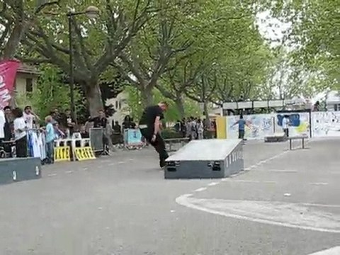 Thomas Rrrrrrrr pivot grind to pop shove it fs3-6 out...