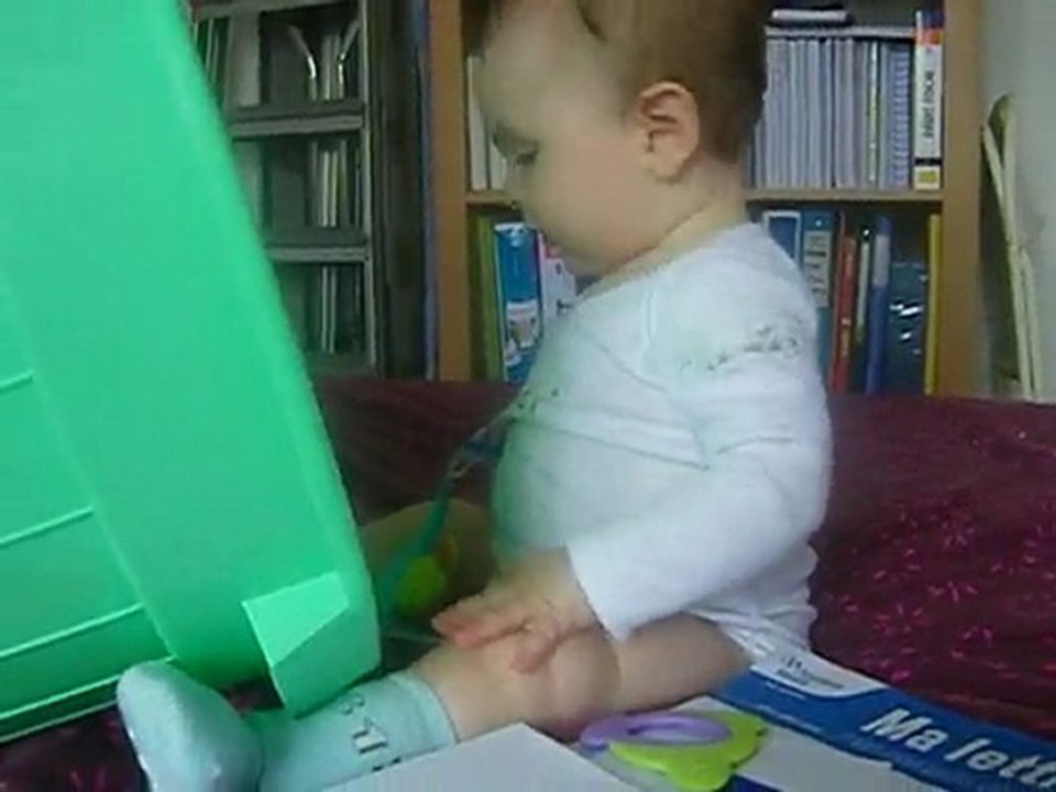 maman, je t'aide à ranger regarde !
