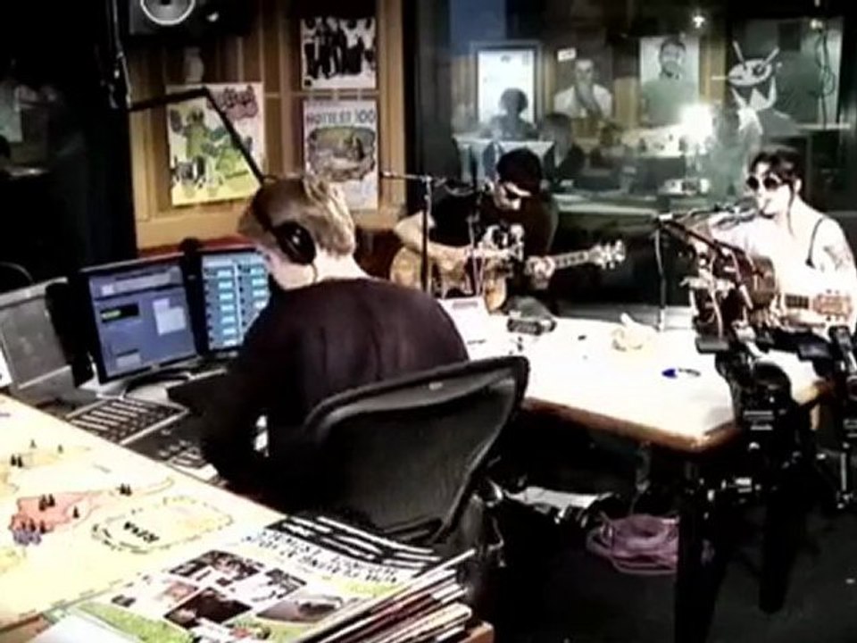 Spinnerette - Do You Wanna Dance (Ramones cover) - interview