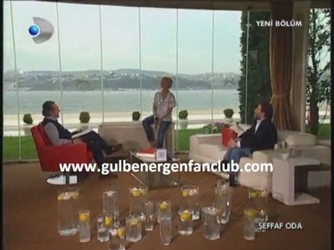 Gülben Ergen - Çilekli 'Şeffaf Oda'