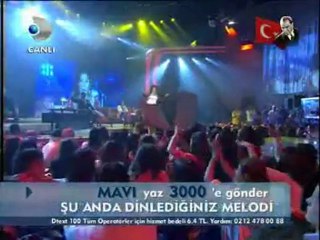 Işın Karaca - Mavi Mavi [Beyaz Show - Canlı]