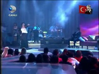 Işın Karaca - Yalan [Beyaz Show - Canlı]