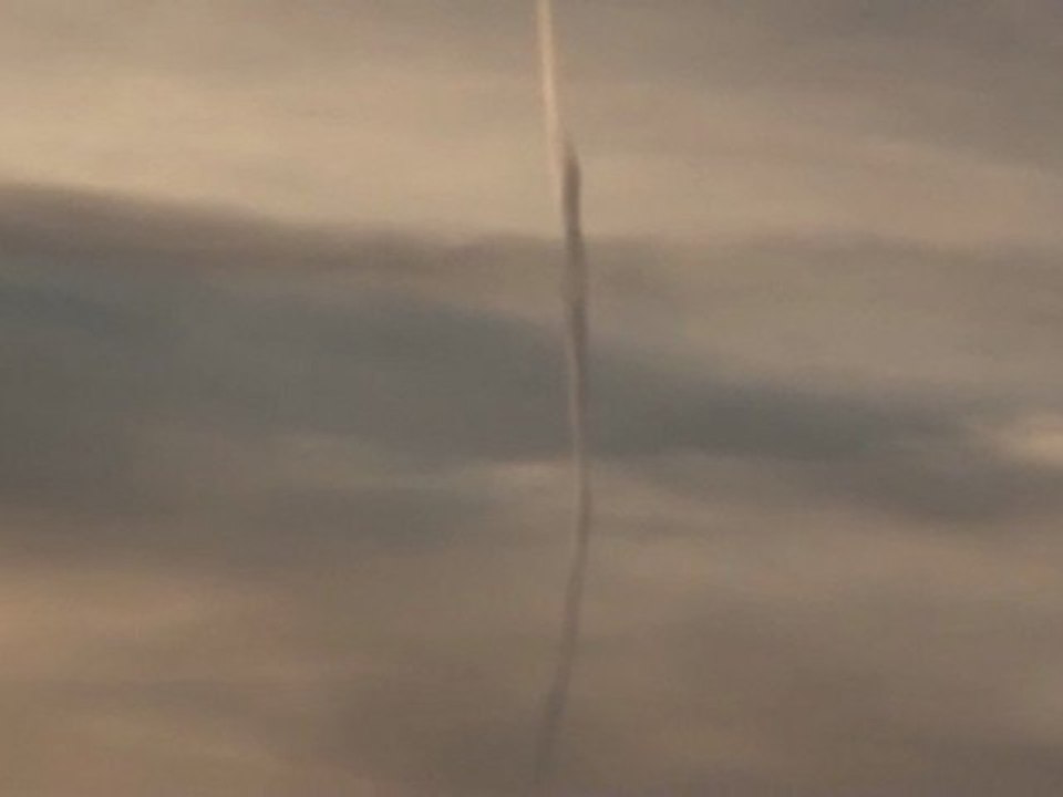 Strange chemtrail17.02.10