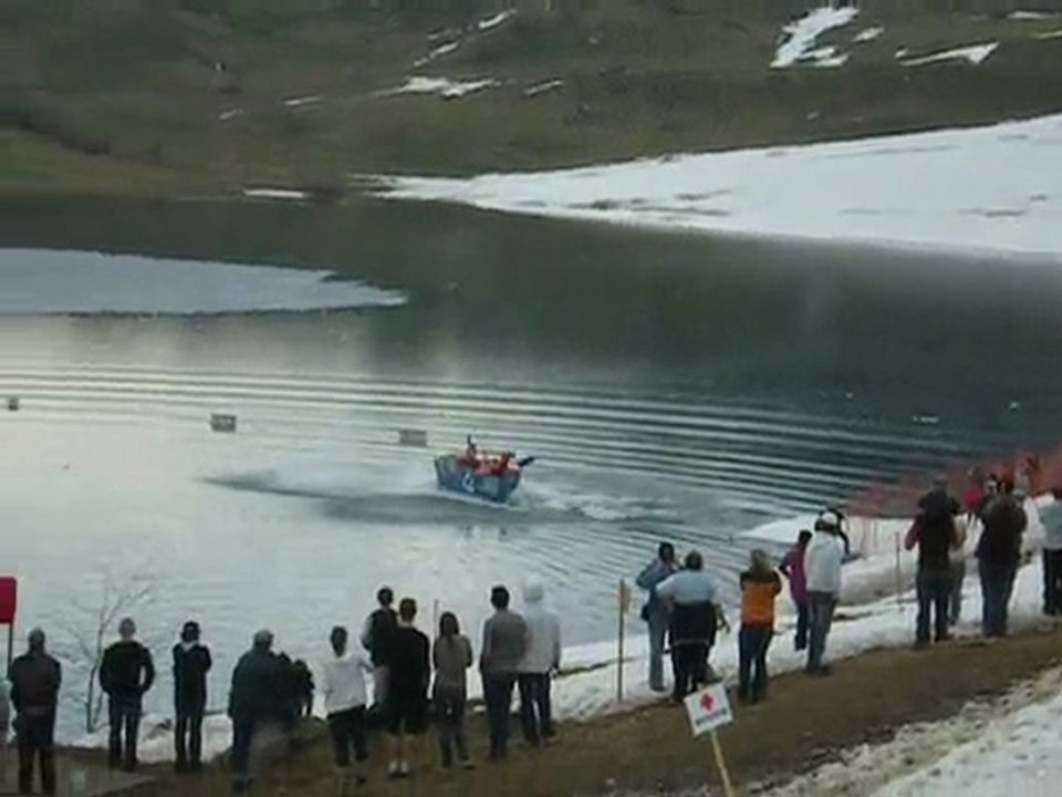 video defi foly de water slide 25 avril 2010 ; La Clusaz