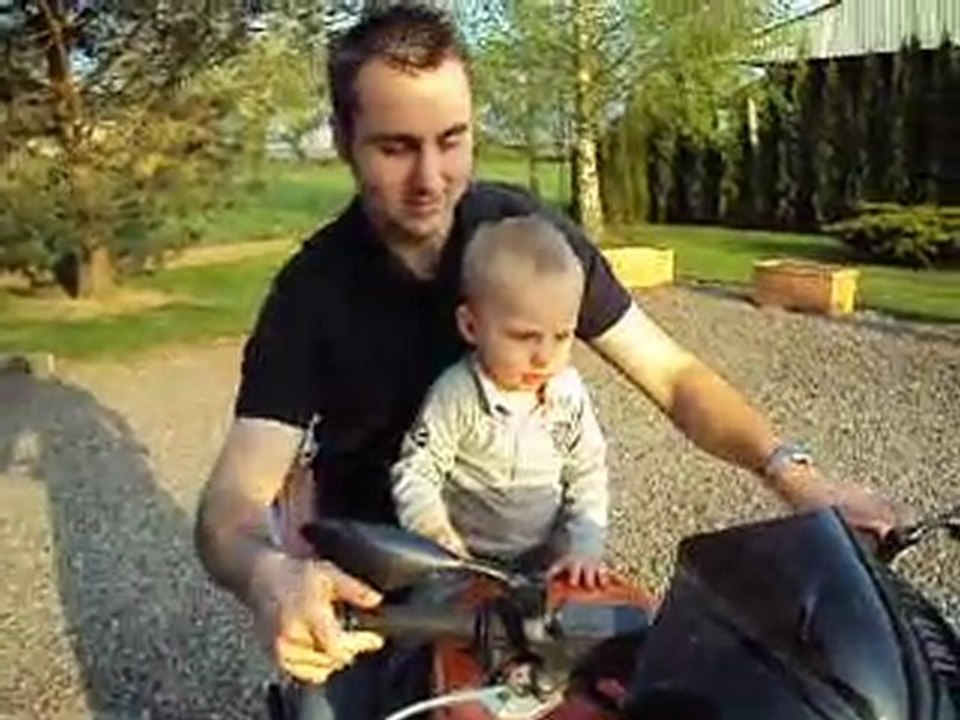 ETHAN FAIT DE LA MOTO