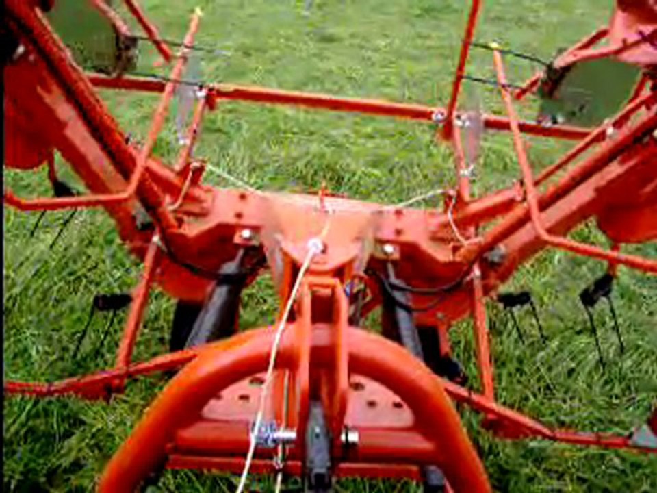 repliage de la faneuse Kuhn 7702