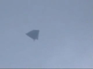 Black Triangle UFO Hovers Over Southampton