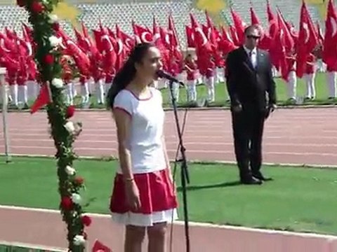 Atatürk Stadında 23_Nisan Kutlamalarında Buse Yılmaz