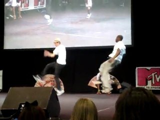 Concours J-Talent Show 3 mecs dansent (Lovin' Japan)