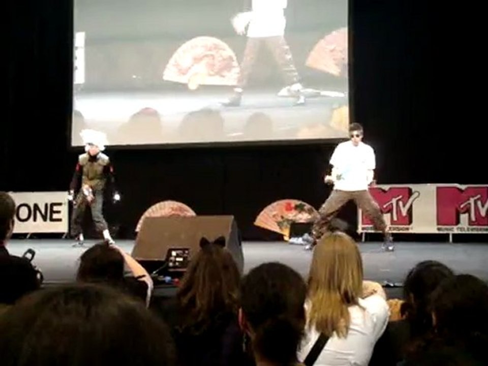 Concours J-Talent Shino et Kakashi dansent (Lovin' Japan)