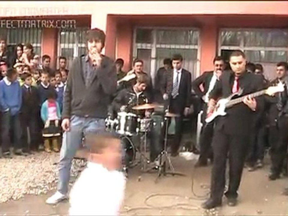 GRUP VİRÜS  büyükçiftlik iöo. 23 nisan konseri  2010