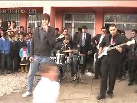 GRUP VİRÜS büyükçiftlik iöo. 23 nisan konseri 2010